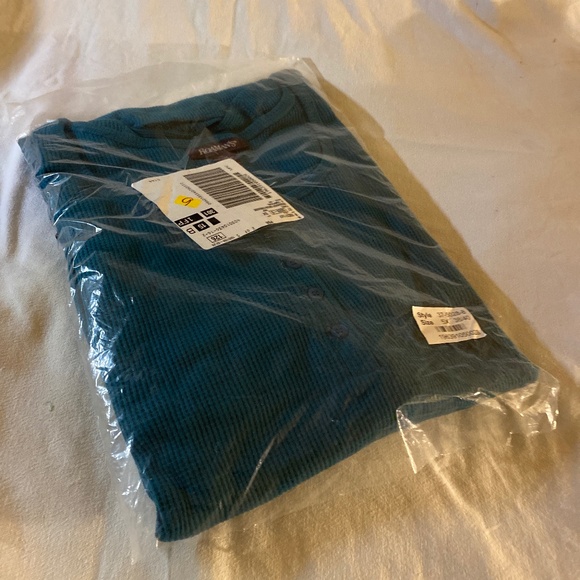 Christmas green long sleeve shirt - Picture 1 of 2